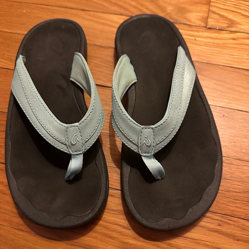 Olu Kai Womens size 7 flip flops